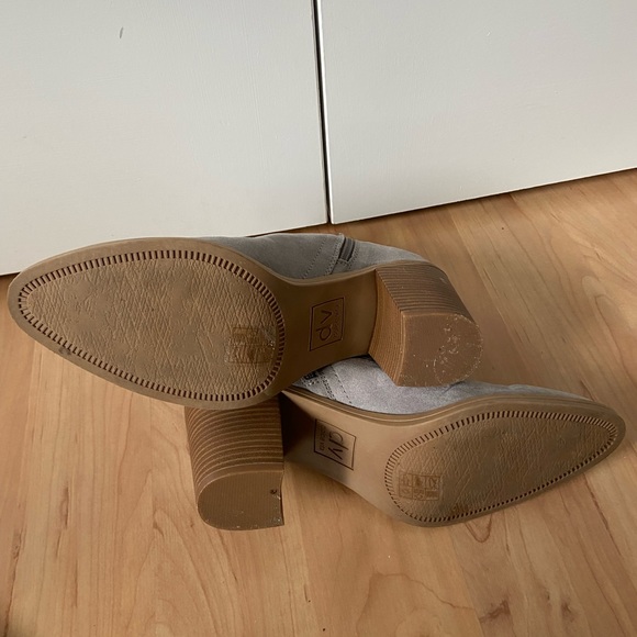 Dolce Vita Light Gray Heeled Ankle Boots - Picture 8 of 8